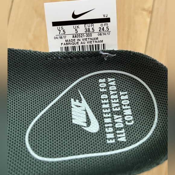 New Women's Air Zoom Mariah Flyknit Racer Casual Sneakers from Finish Line - Picture 7 of 12